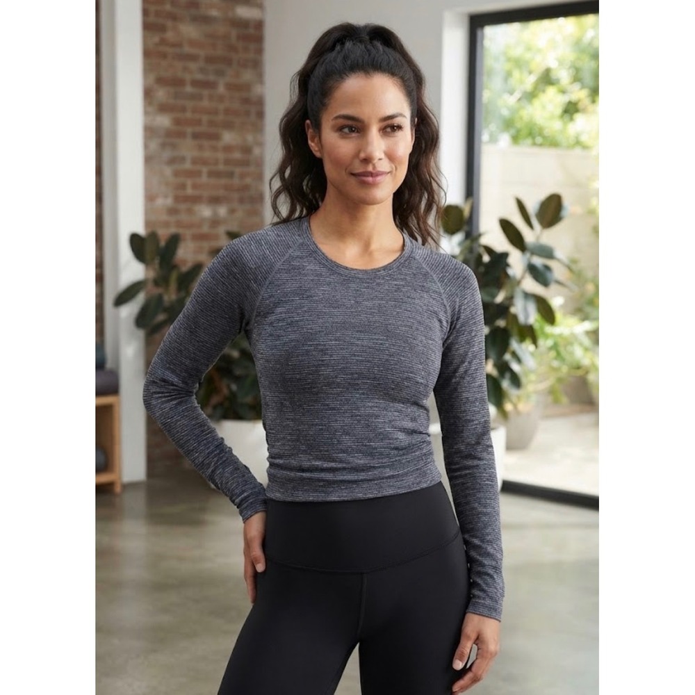 Lululemon Swiftly Tech Long Sleeve Crew Grey Space Dye Stripe Size 8